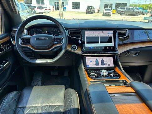 Certified 2022 Jeep Grand Wagoneer Series III w/ Rear Seat Video Group 1 AWD/4WD image 14