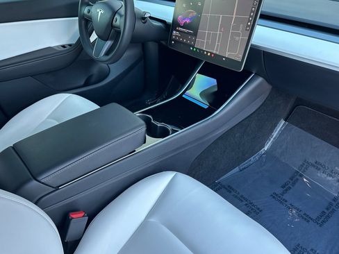 Used 2021 Tesla Model Y Long Range image 18