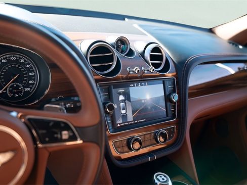 Used 2019 Bentley Bentayga image 29