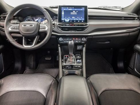 Certified 2025 Jeep Compass Trailhawk AWD/4WD image 31