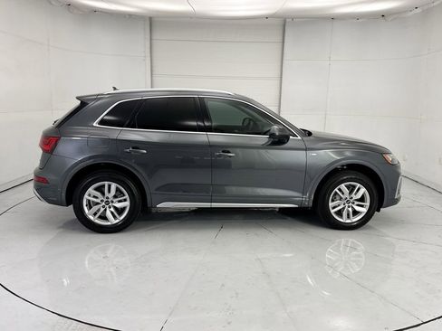 Certified 2023 Audi Q5 2.0T Premium w/ Convenience Package AWD/4WD image 4