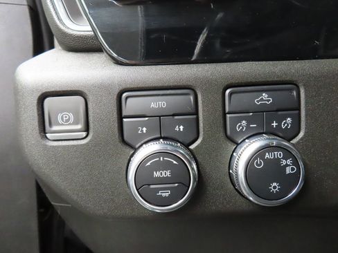 Used 2023 GMC Sierra 1500 SLE w/ Preferred Package image 35