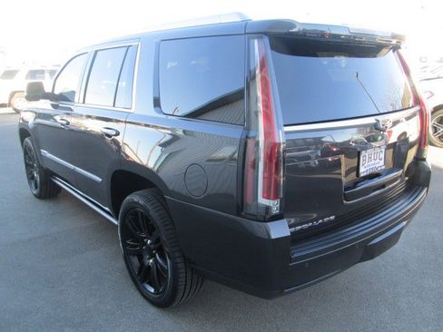 Used 2016 Cadillac Escalade Premium image 4