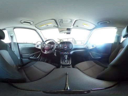 Used 2025 Kia Soul LX w/ LX Technology Package FWD image 40