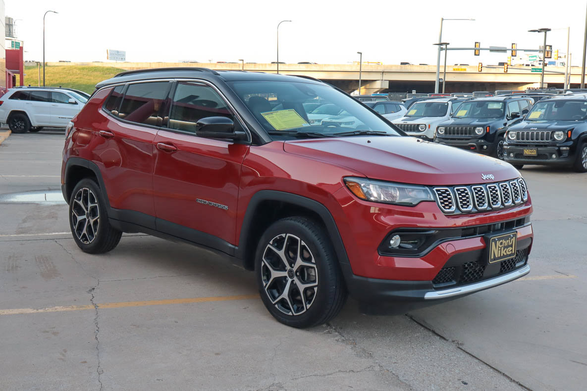 Used 2025 Jeep Compass Limited AWD/4WD image 4