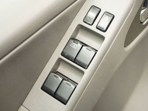 Used 2012 Nissan Frontier SL w/ Moonroof Pkg image 25