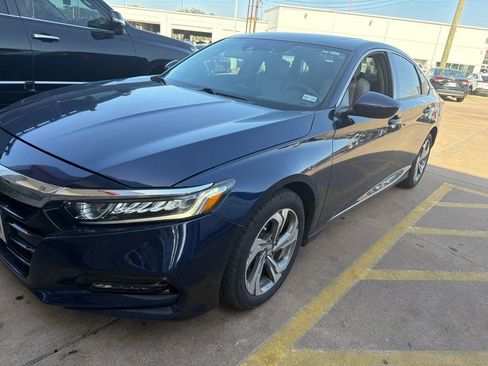 Used 2018 Honda Accord EX image 2