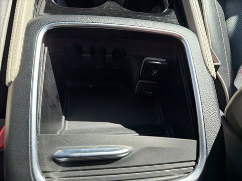 Used 2023 Chrysler Pacifica Limited image 39