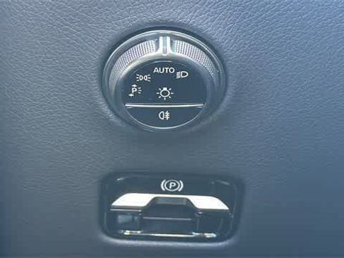 Used 2025 Mercedes-Benz GLC 350e GLC 350e image 18