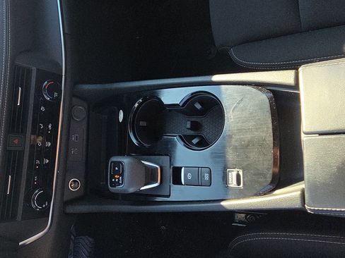 Used 2023 Nissan Rogue S image 30