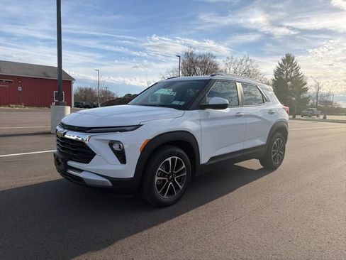 Used 2025 Chevrolet TrailBlazer LT image 1