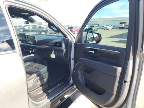 New 2026 Chevrolet Suburban High Country image 32