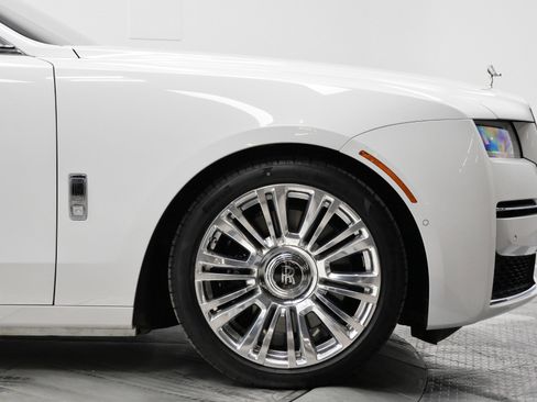 Used 2024 Rolls-Royce Ghost Extended Wheelbase image 48