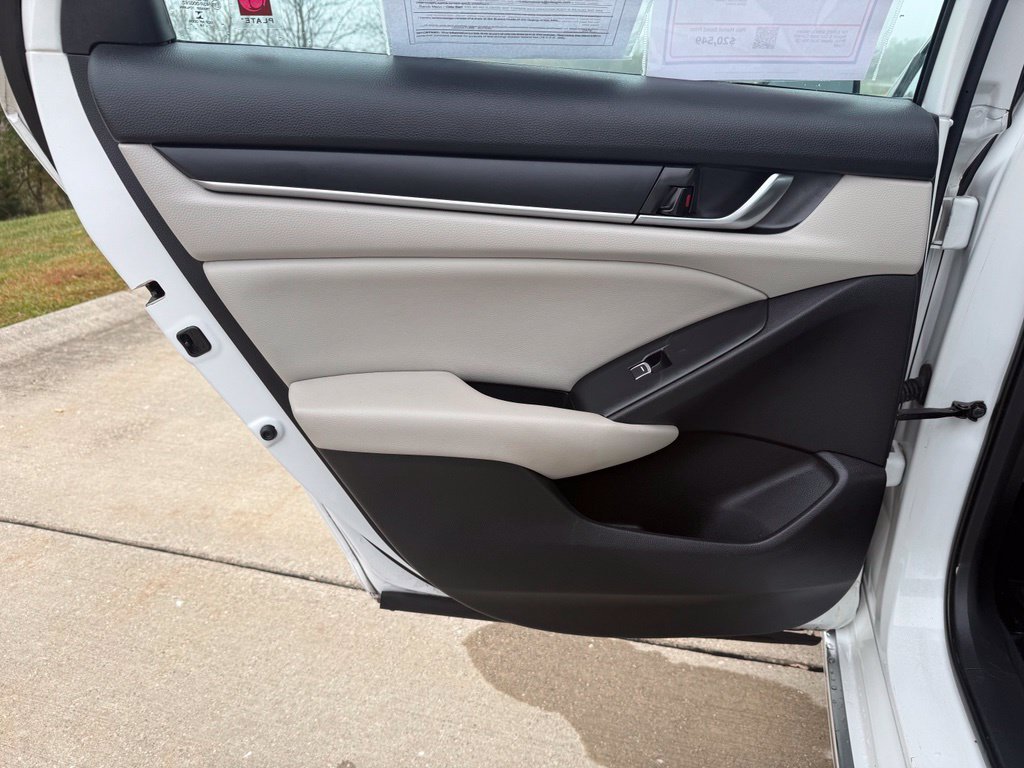 Used 2018 Honda Accord EX image 12