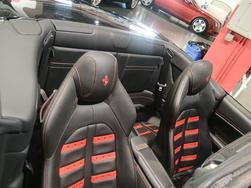 Used 2018 Ferrari California T RWD image 33