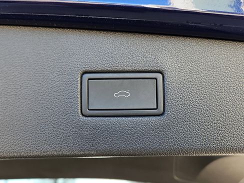 Used 2022 Volkswagen Tiguan SEL R-Line image 7