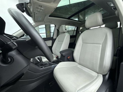 Used 2021 Volkswagen Tiguan SE w/ Panoramic Sunroof Package image 10