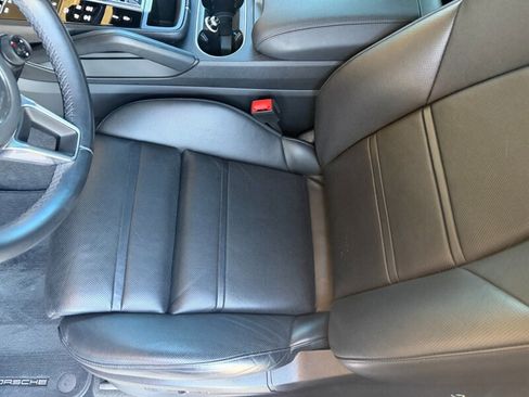 Used 2023 Porsche Cayenne Platinum Edition image 39