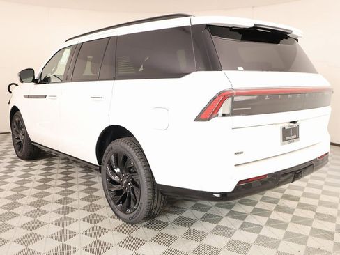 New 2025 Lincoln Navigator Reserve w/ Jet Appearance Package AWD/4WD image 25