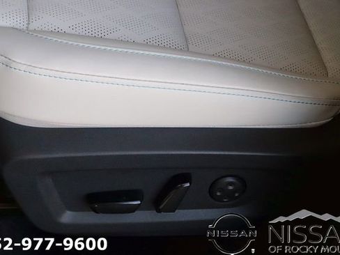 New 2026 Nissan Murano Platinum AWD/4WD image 17