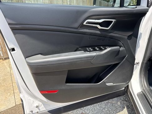 Used 2025 Kia Sportage EX FWD image 21