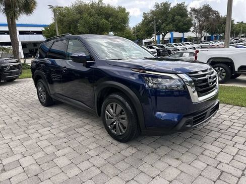 Used 2025 Nissan Pathfinder SV FWD image 16