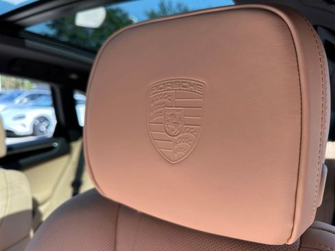 Used 2025 Porsche Macan image 17