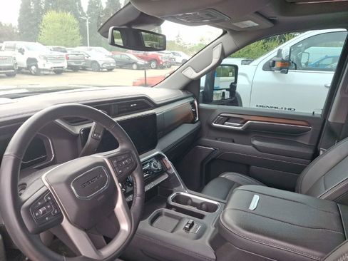Used 2024 GMC Sierra 3500 Denali AWD/4WD image 11