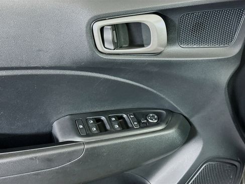 Used 2025 Hyundai Venue SEL image 15