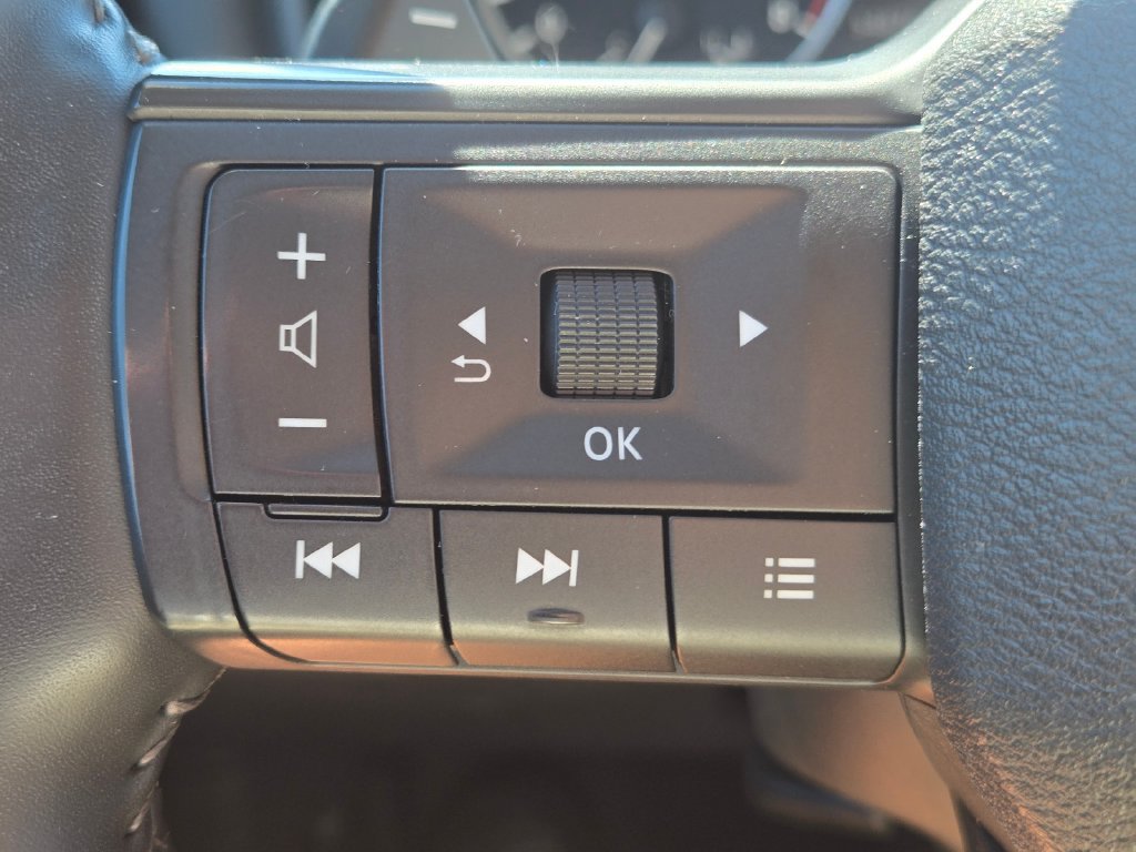 Used 2025 Nissan Rogue SV FWD image 22