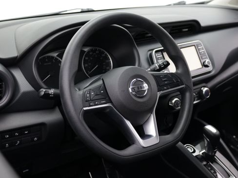 Used 2021 Nissan Kicks S FWD image 8
