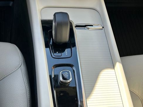 Certified 2023 Volvo XC60 B5 Core w/ Climate Package image 19