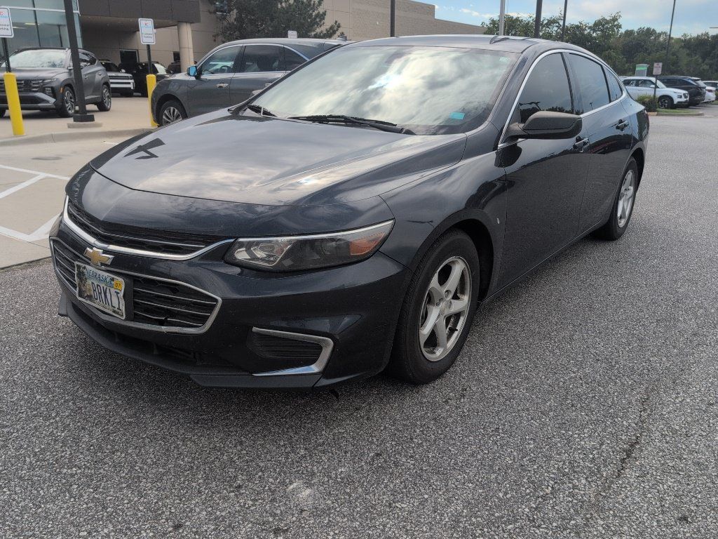 Used 2018 Chevrolet Malibu LS w/ LPO, Convenience Package 2 FWD image 1