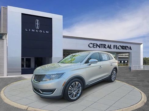 Used 2016 Lincoln MKX Reserve w/ Luxury Package FWD image 9