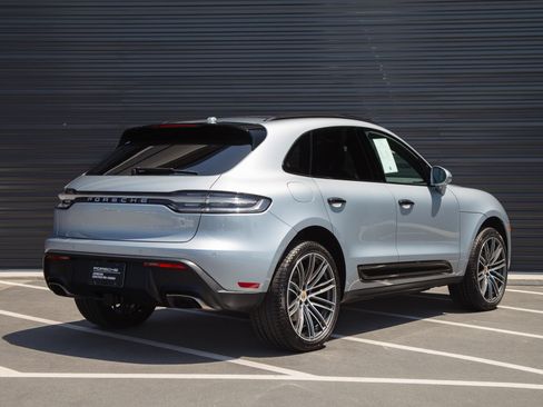 Certified 2025 Porsche Macan AWD/4WD image 7