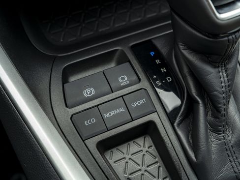 Used 2020 Toyota RAV4 XLE Premium image 28