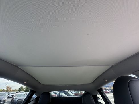 Used 2024 Tesla Model Y 2WD image 30