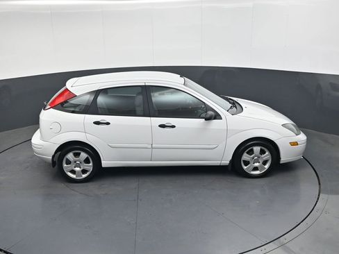 Used 2003 Ford Focus ZX5 Hatchback image 22