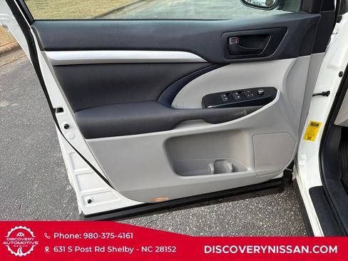 Used 2019 Toyota Highlander LE image 11