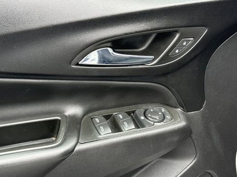 Used 2022 Chevrolet Equinox LT w/ Driver Convenience Package image 15