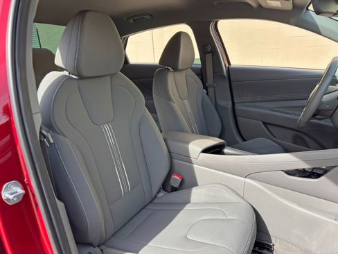 Used 2023 Hyundai Elantra SEL w/ Convenience Package image 32