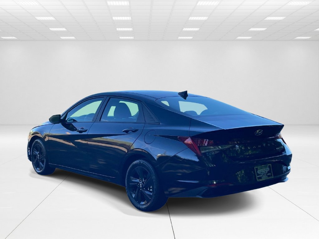 Used 2023 Hyundai Elantra Blue FWD image 4