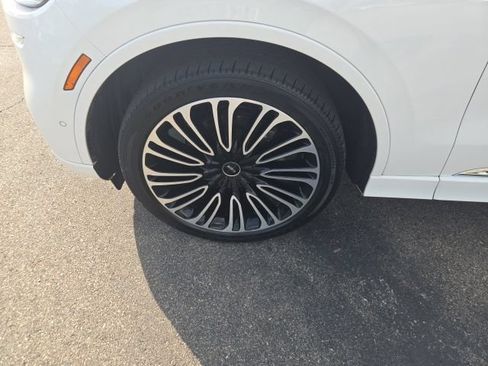 Certified 2024 Lincoln Aviator Black Label w/ Dynamic Handling Package AWD/4WD image 18