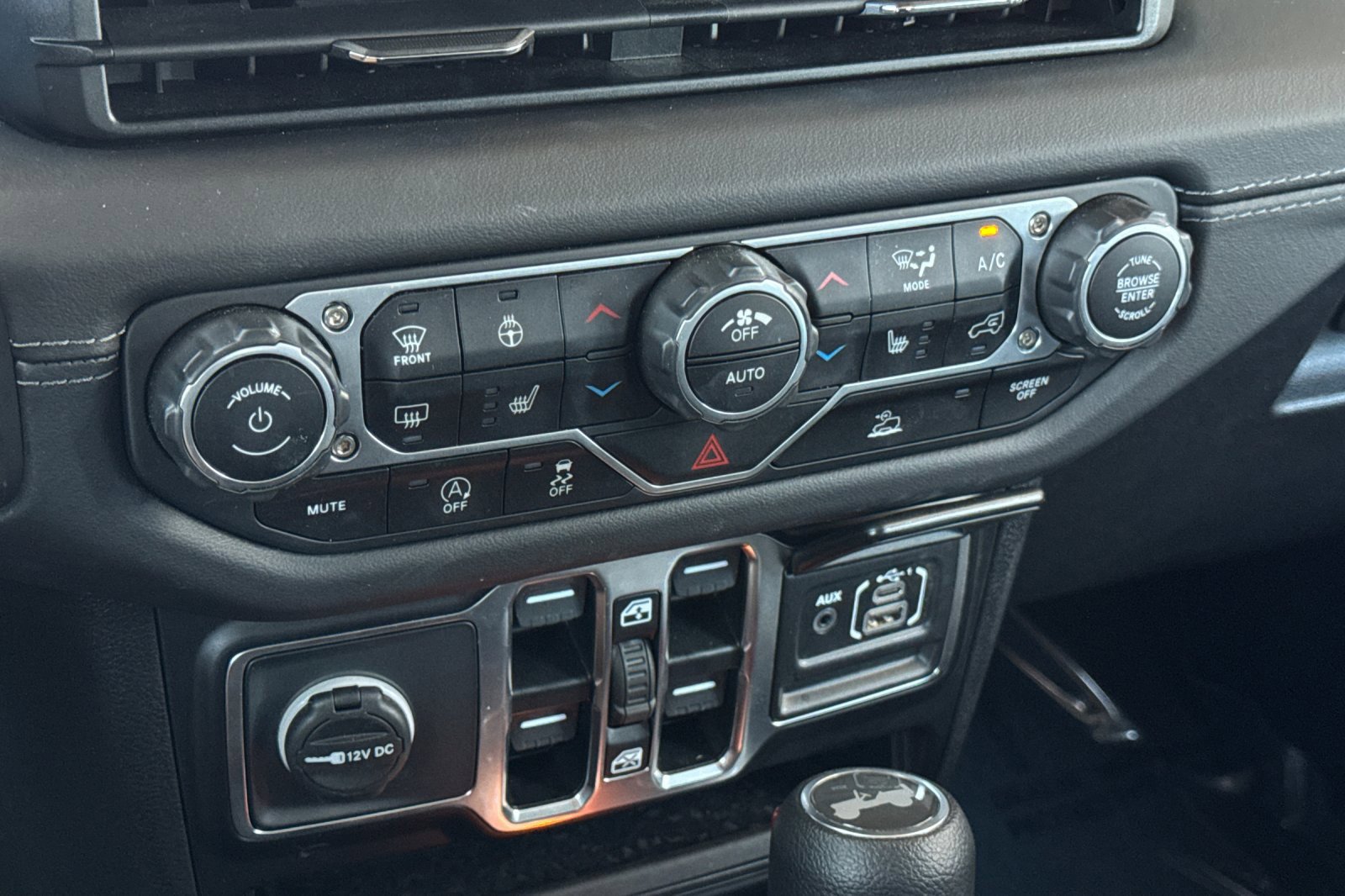 Used 2025 Jeep Wrangler Unlimited Sahara AWD/4WD image 21