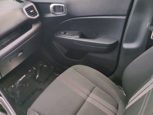Used 2024 Hyundai Venue SEL FWD image 16