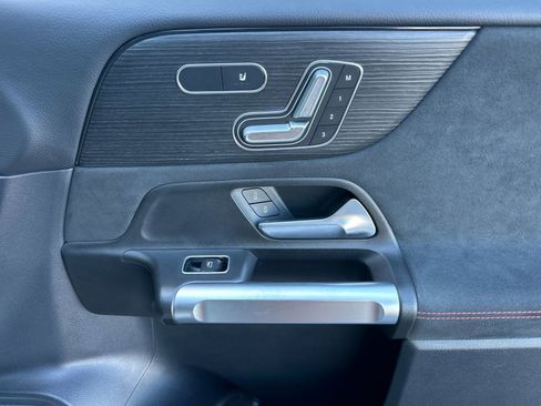 Certified 2022 Mercedes-Benz GLB 250 4MATIC image 19