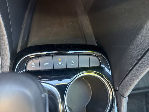 Used 2022 Buick Encore GX Essence w/ Experience Buick Package image 28