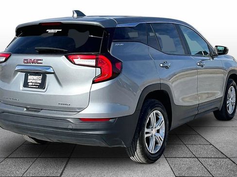 Used 2024 GMC Terrain SLE image 11