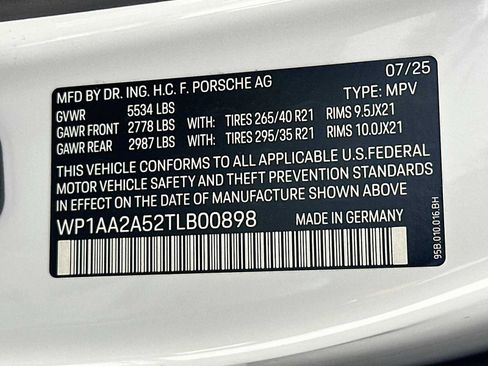 Certified 2026 Porsche Macan AWD/4WD image 33