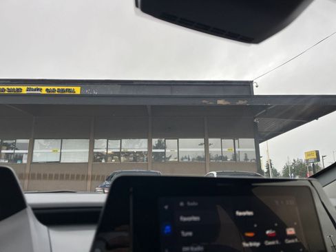 Used 2025 Toyota Prius LE image 18